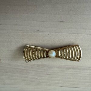 Vintage bow brooch